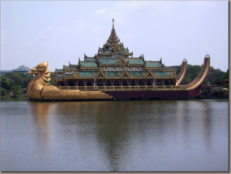 Yangon - Restaurant im Kandawgyi-See