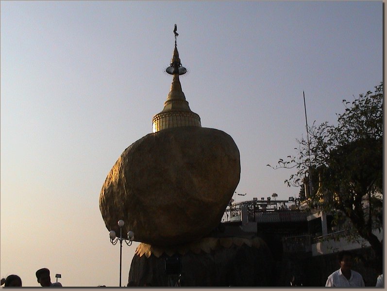 Kyaiktiyo - der goldene Felsen