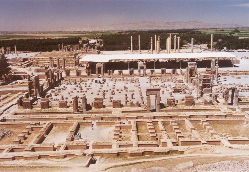 Persepolis - Blick vom Felsengrab Artaxerxes II auf Hunderts�ulensaal und Apadana